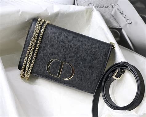 dior 30 montaigne 2-in-1 pouch review|dior 30 montaigne avenue.